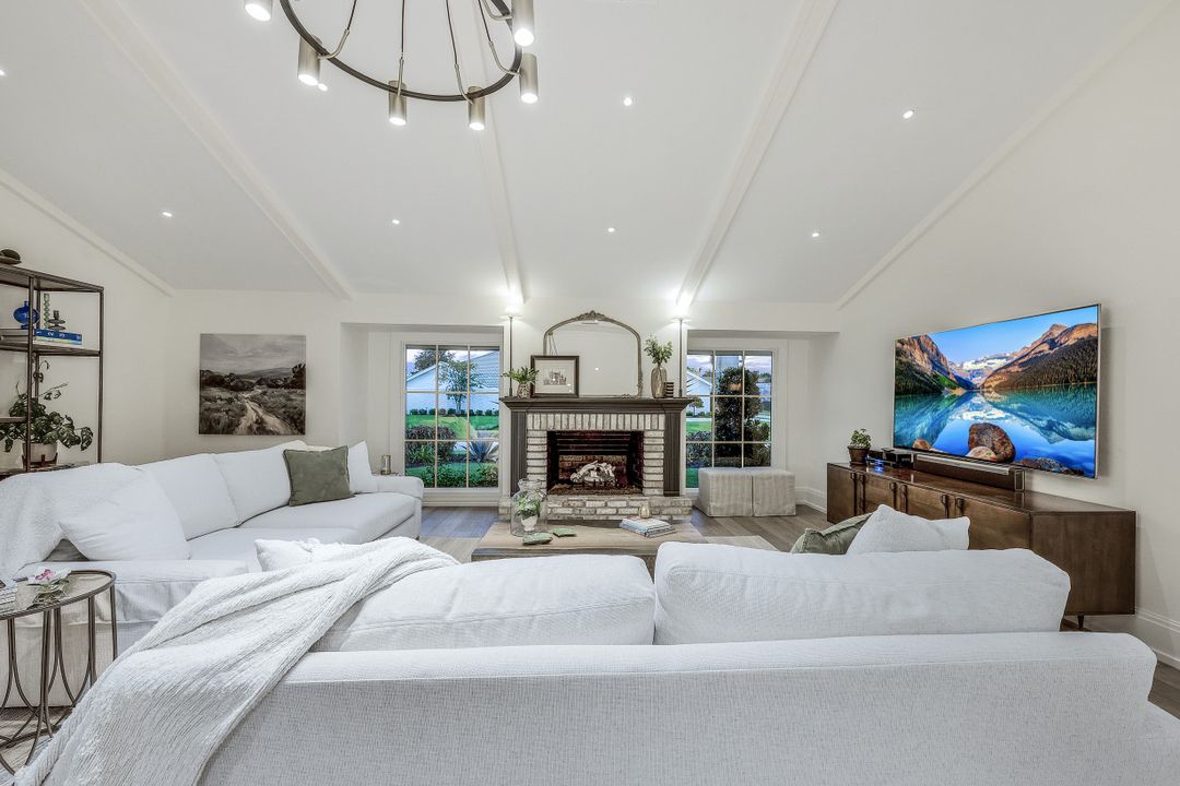 579 Neapolitan Way, Naples, FL 34103