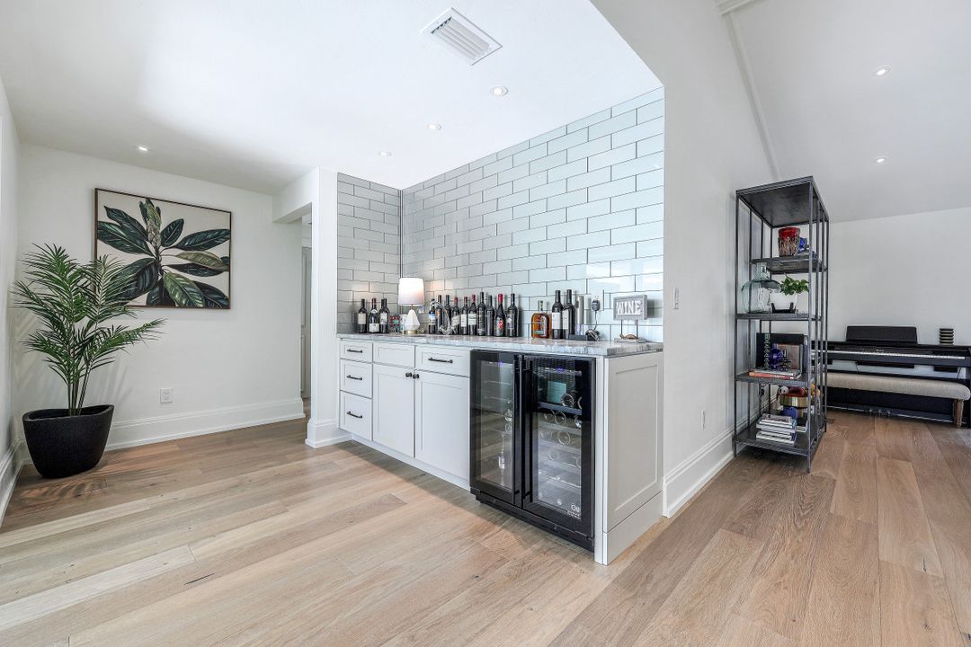 579 Neapolitan Way, Naples, FL 34103