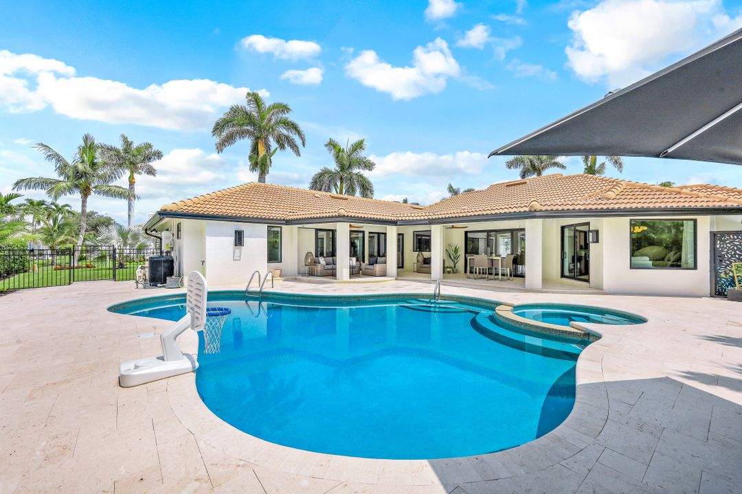 579 Neapolitan Way, Naples, FL 34103