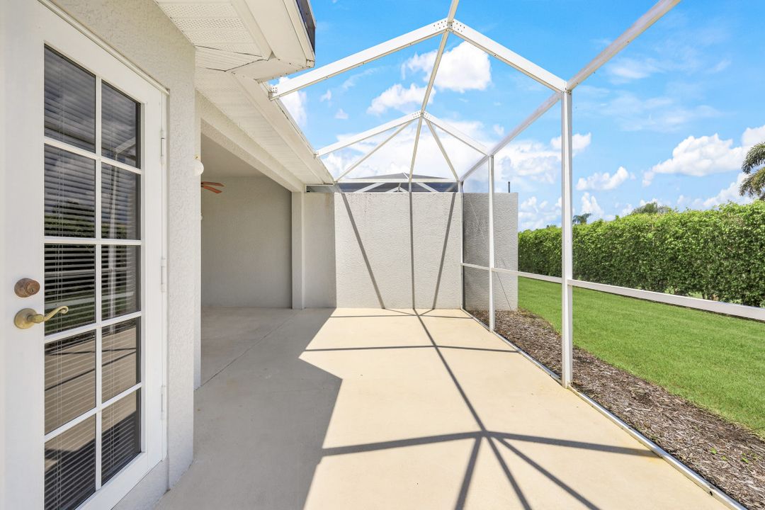 6596 Castlelawn Pl, Naples, FL 34113