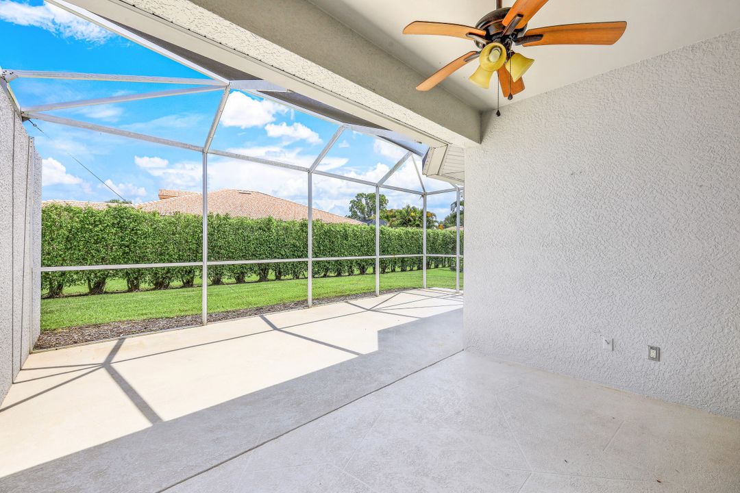 6596 Castlelawn Pl, Naples, FL 34113