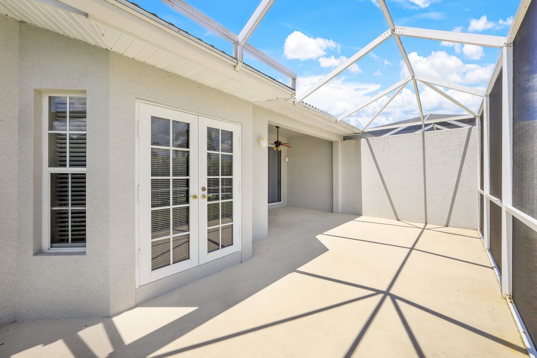 6596 Castlelawn Pl, Naples, FL 34113