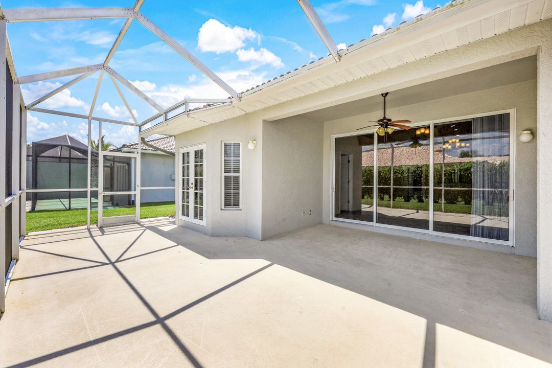 6596 Castlelawn Pl, Naples, FL 34113