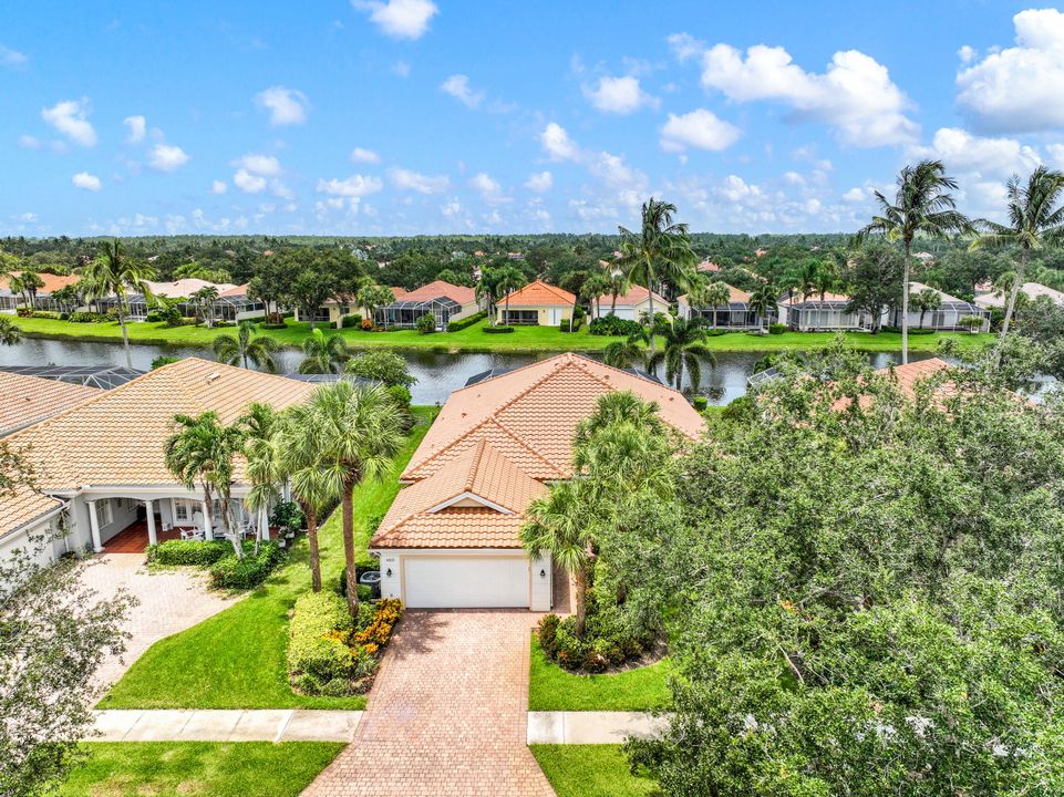 4313 Queen Elizabeth Way, Naples, FL 34119