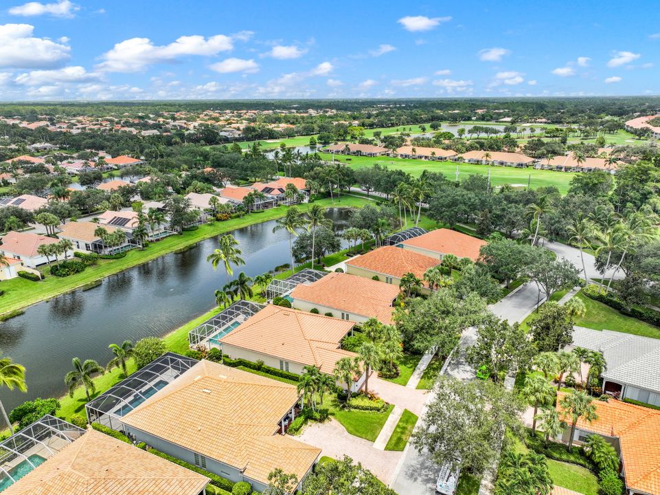 4313 Queen Elizabeth Way, Naples, FL 34119