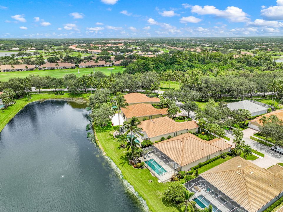 4313 Queen Elizabeth Way, Naples, FL 34119