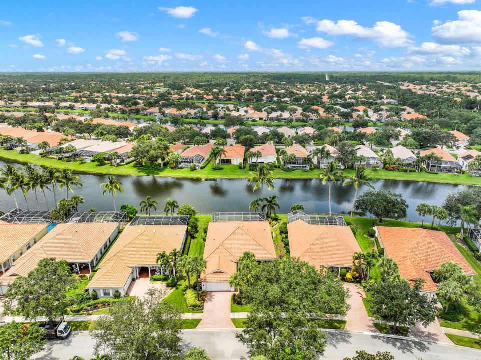 4313 Queen Elizabeth Way, Naples, FL 34119