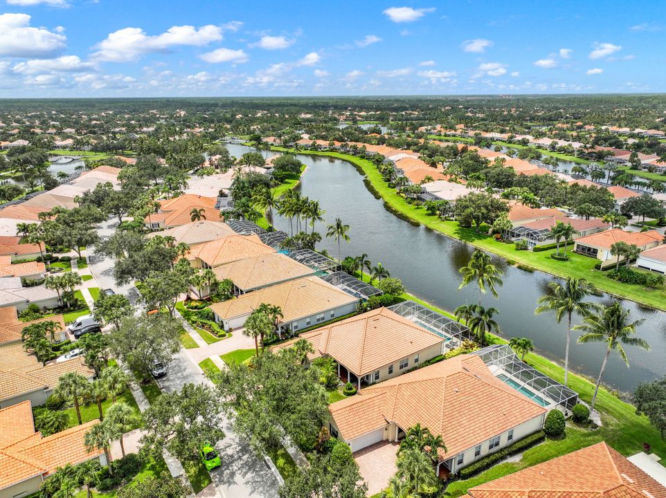 4313 Queen Elizabeth Way, Naples, FL 34119