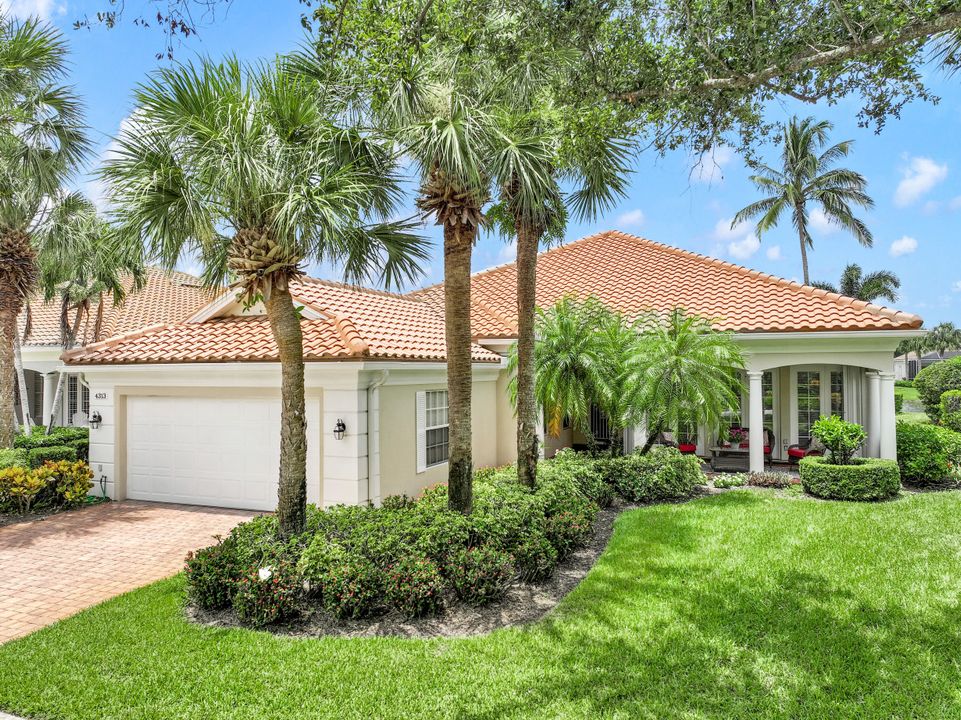 4313 Queen Elizabeth Way, Naples, FL 34119
