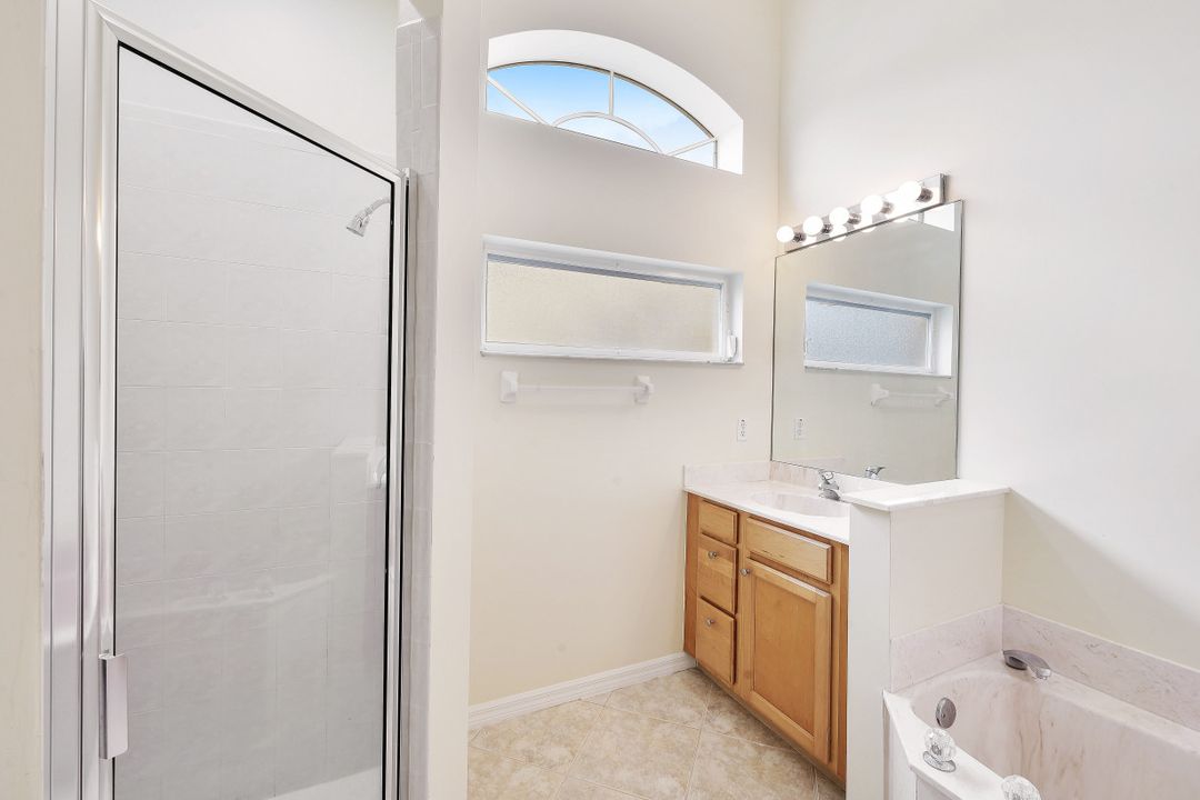 6654 Castlelawn Pl, Naples, FL 34113