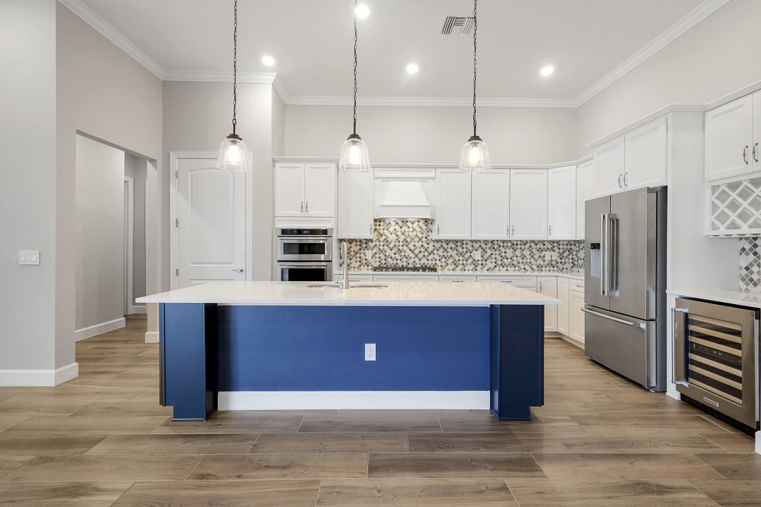 9554 Everglades Dr, Naples, FL 34120