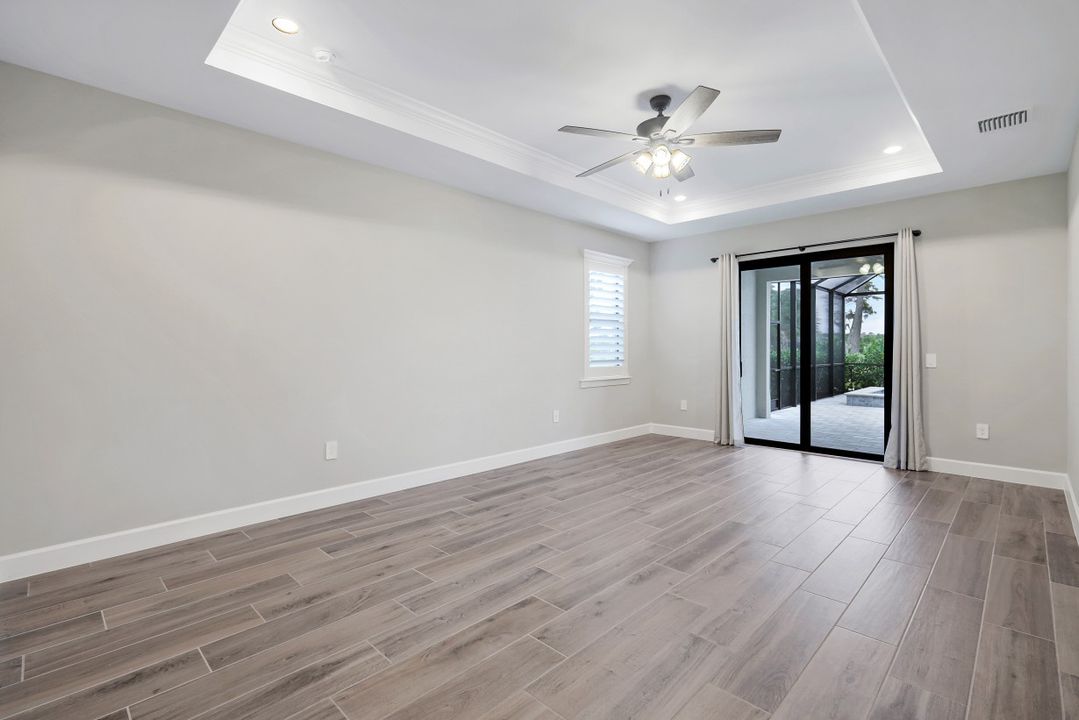 9554 Everglades Dr, Naples, FL 34120