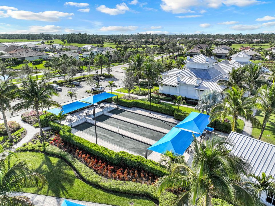 9554 Everglades Dr, Naples, FL 34120