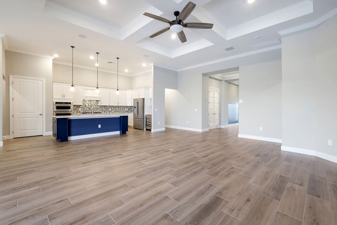 9554 Everglades Dr, Naples, FL 34120