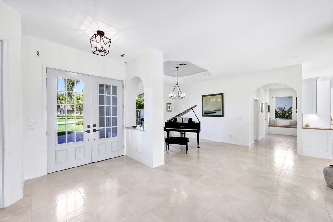 8028 Tiger Lily Dr, Naples, FL 34113