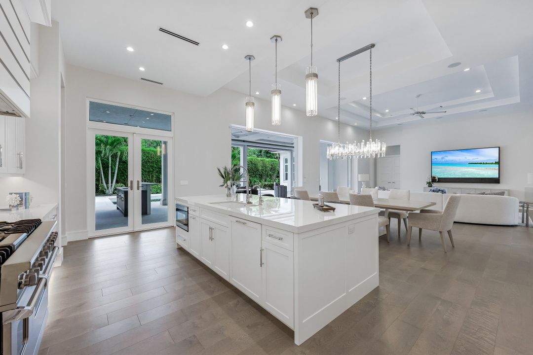 569 Neapolitan Way, Naples, FL 34103