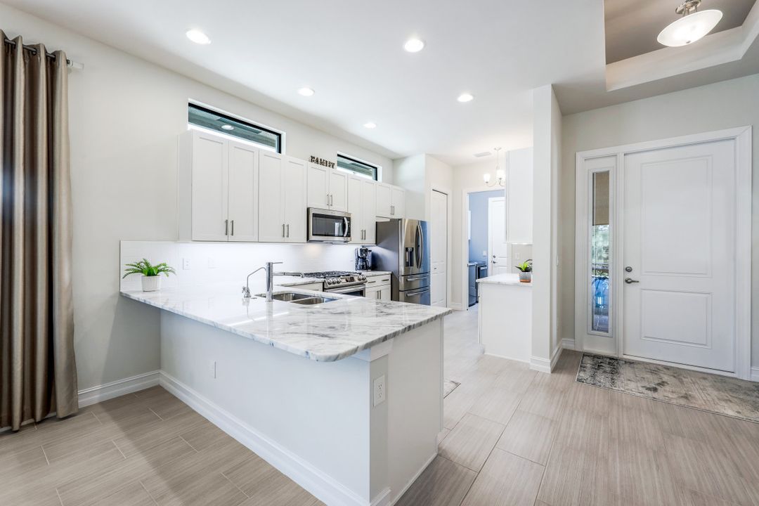 8271 Venetian Pointe Dr, Fort Myers, FL 33908