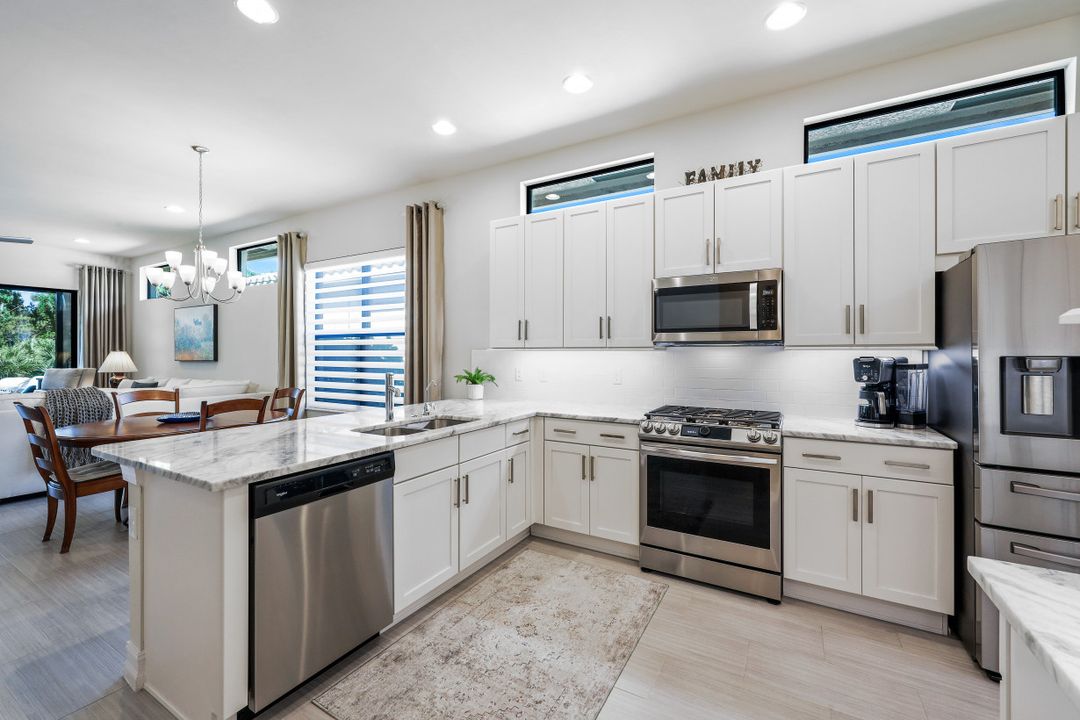 8271 Venetian Pointe Dr, Fort Myers, FL 33908