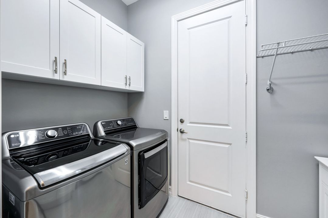 8271 Venetian Pointe Dr, Fort Myers, FL 33908