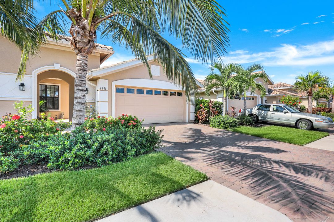 8271 Venetian Pointe Dr, Fort Myers, FL 33908