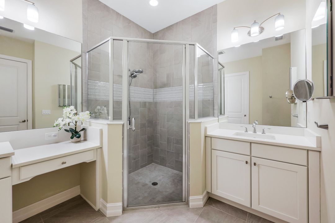 8271 Venetian Pointe Dr, Fort Myers, FL 33908