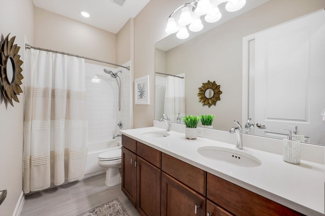 8271 Venetian Pointe Dr, Fort Myers, FL 33908