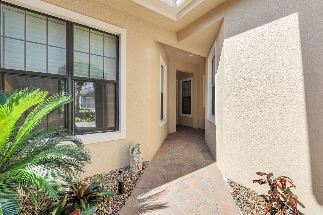 8271 Venetian Pointe Dr, Fort Myers, FL 33908