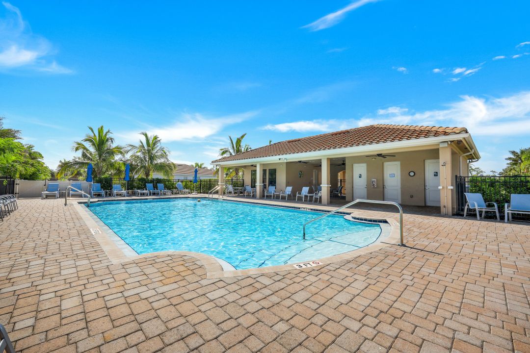 8271 Venetian Pointe Dr, Fort Myers, FL 33908