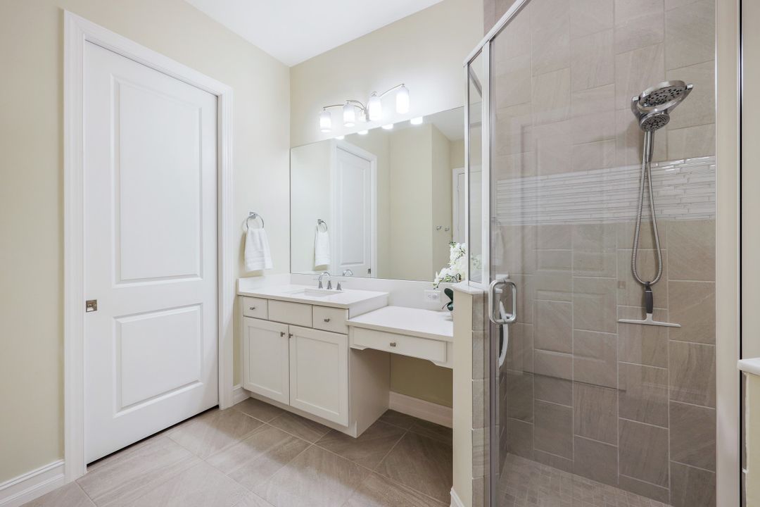 8271 Venetian Pointe Dr, Fort Myers, FL 33908