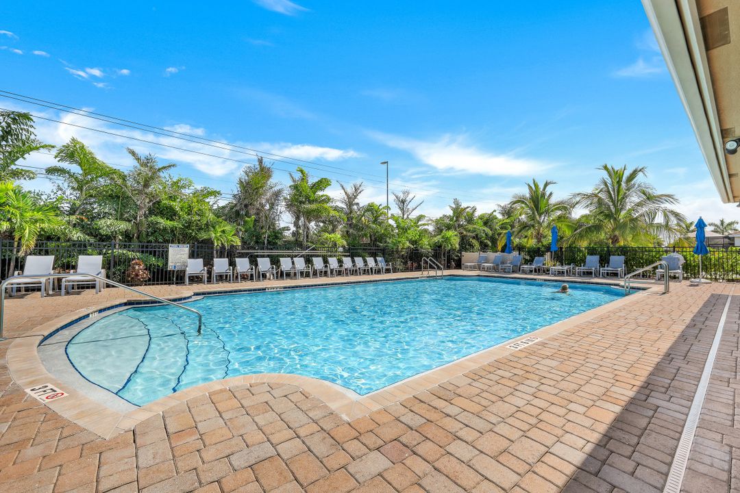 8271 Venetian Pointe Dr, Fort Myers, FL 33908
