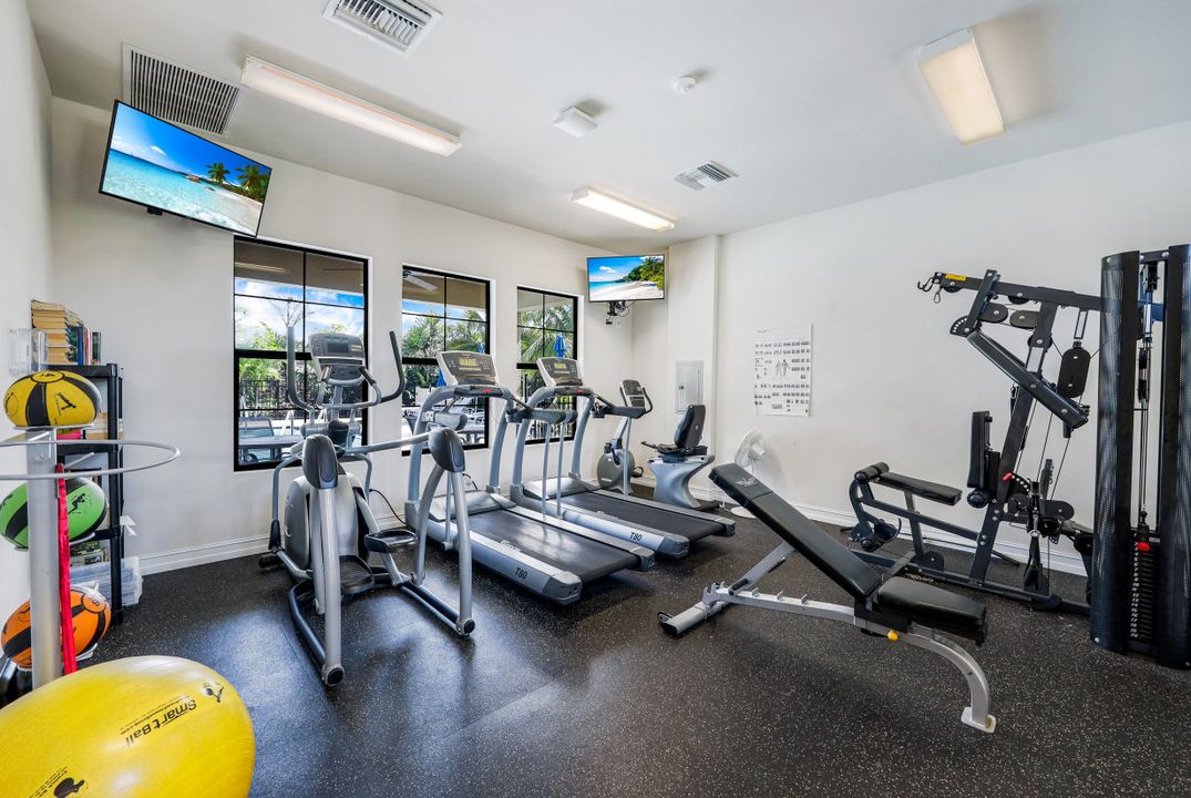 8271 Venetian Pointe Dr, Fort Myers, FL 33908