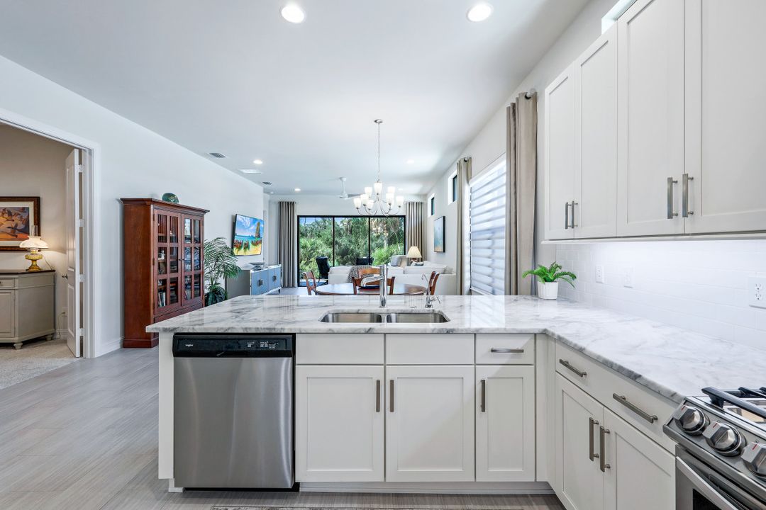 8271 Venetian Pointe Dr, Fort Myers, FL 33908