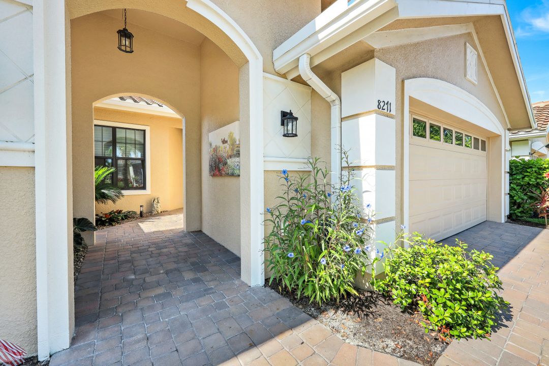8271 Venetian Pointe Dr, Fort Myers, FL 33908