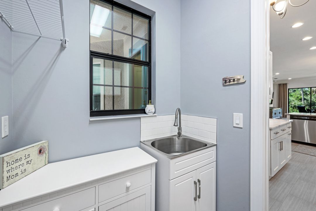 8271 Venetian Pointe Dr, Fort Myers, FL 33908