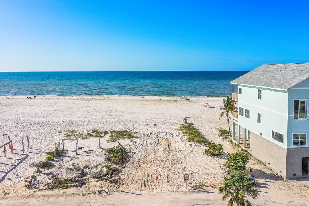 60 Alva Dr, Fort Myers Beach, FL 33931