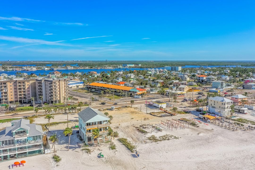 60 Alva Dr, Fort Myers Beach, FL 33931