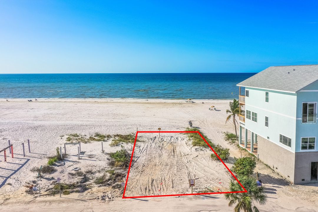 60 Alva Dr, Fort Myers Beach, FL 33931