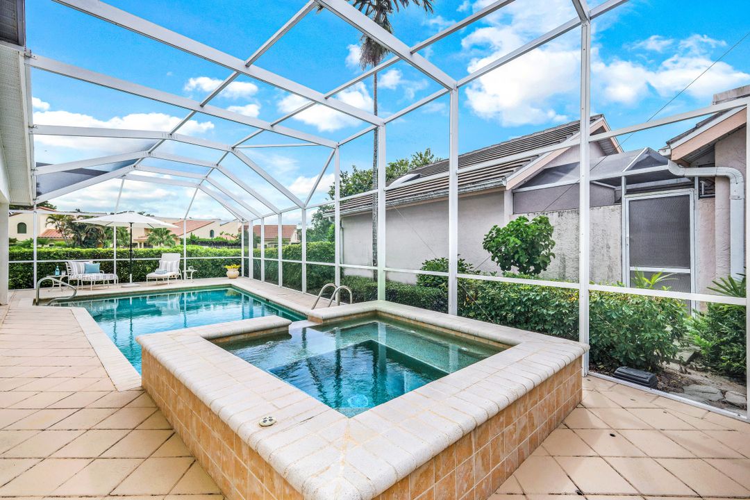 703 Heathery Ln, Naples, FL 34108