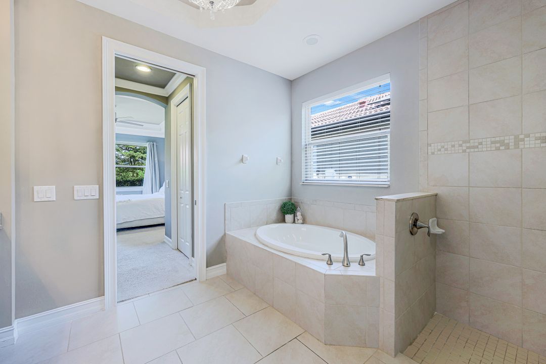 16361 Aberdeen Wy, Naples, FL 34110