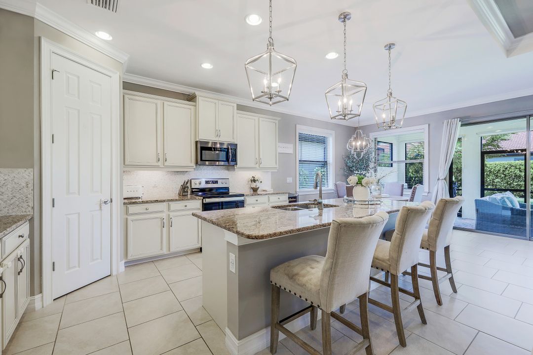 16361 Aberdeen Wy, Naples, FL 34110