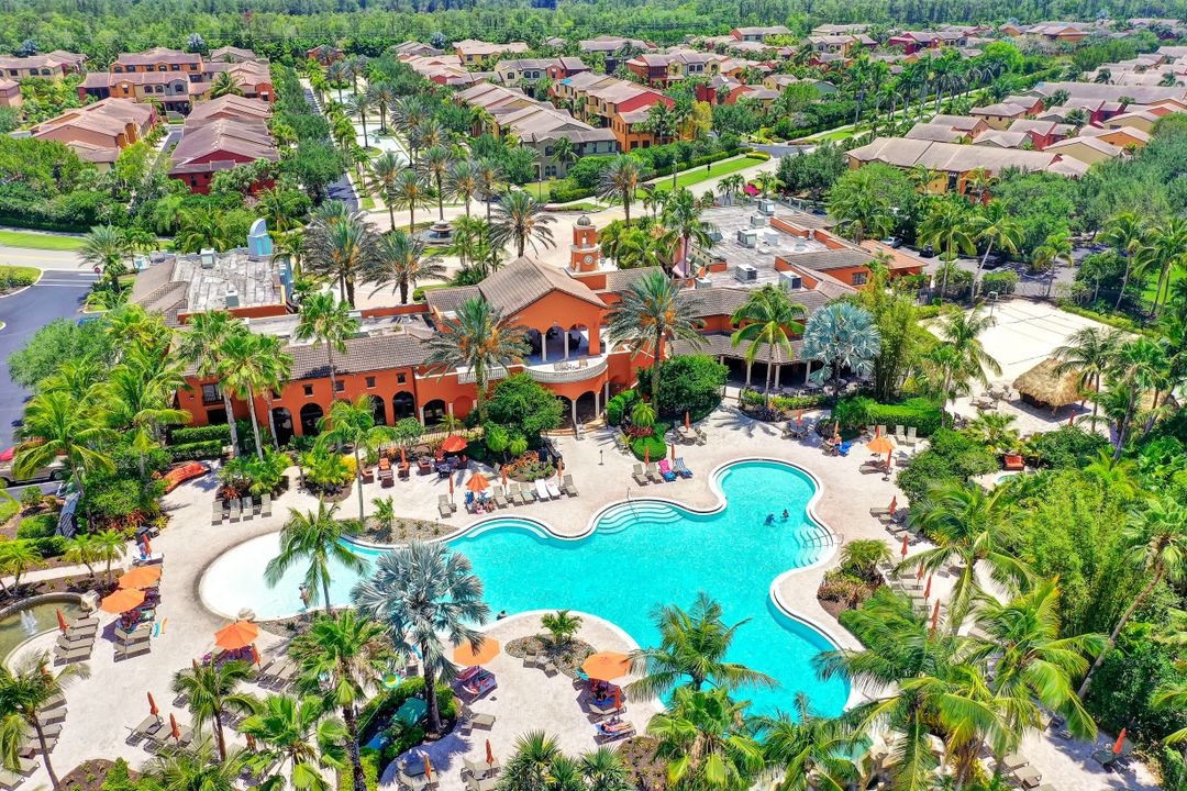 9082 Albion Ln S #6702, Naples, FL 34113