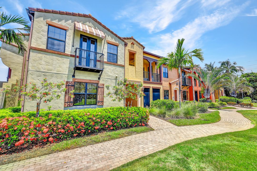 9082 Albion Ln S #6702, Naples, FL 34113