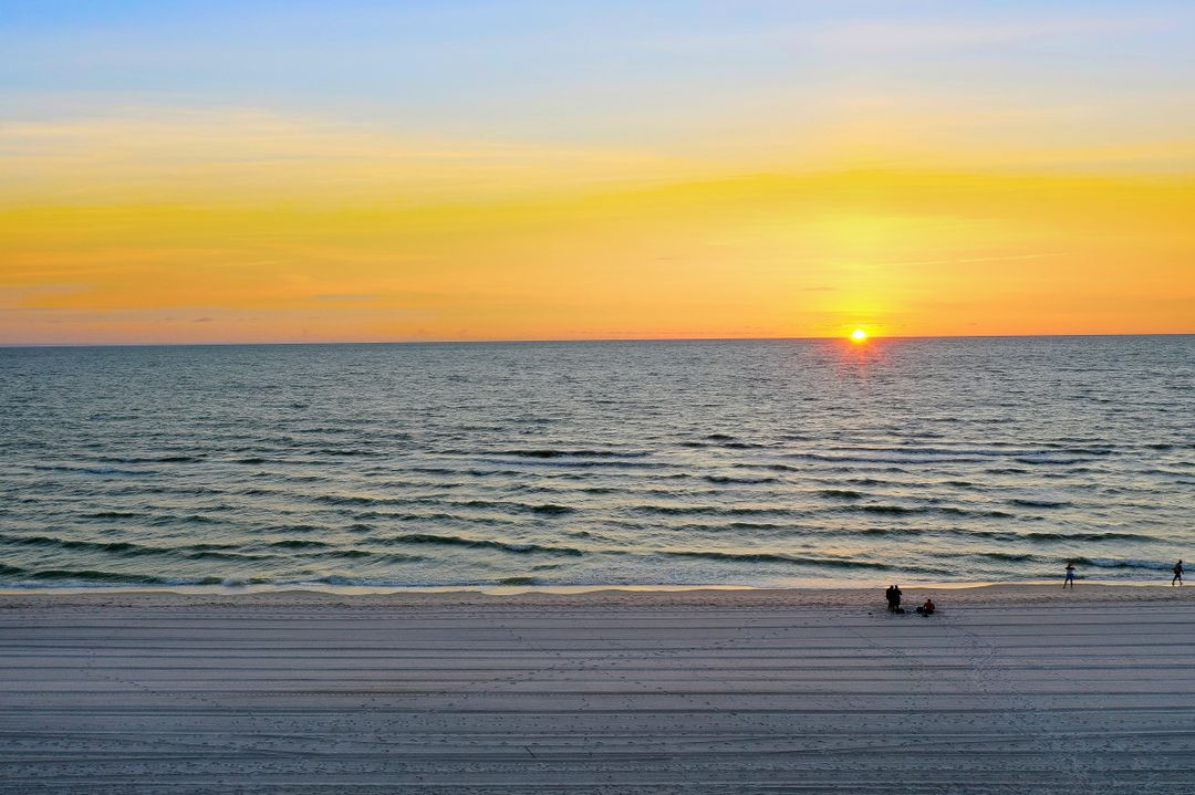 10047 Gulf Shore Dr, Naples, FL 34108