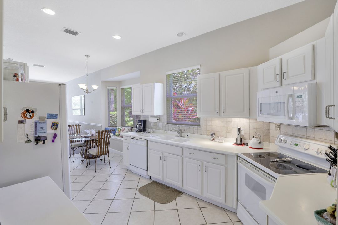 6095 Manchester Pl, Naples, FL 34110