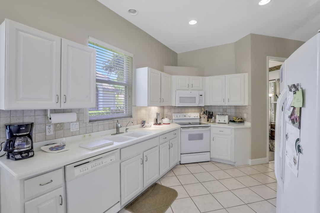 6095 Manchester Pl, Naples, FL 34110