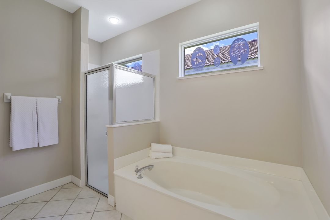 6095 Manchester Pl, Naples, FL 34110