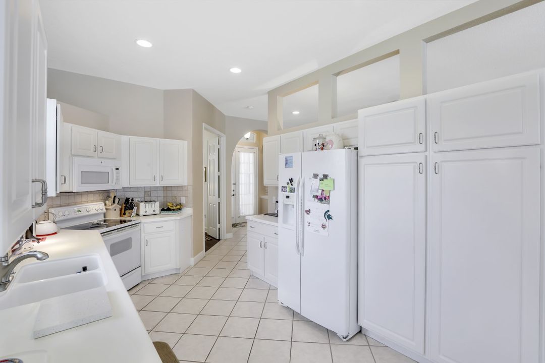 6095 Manchester Pl, Naples, FL 34110