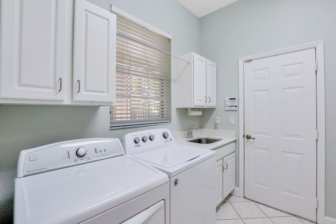 6095 Manchester Pl, Naples, FL 34110