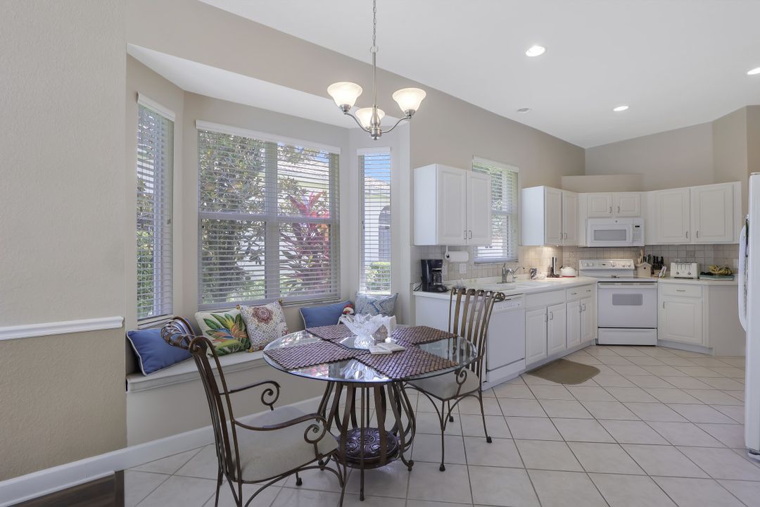 6095 Manchester Pl, Naples, FL 34110