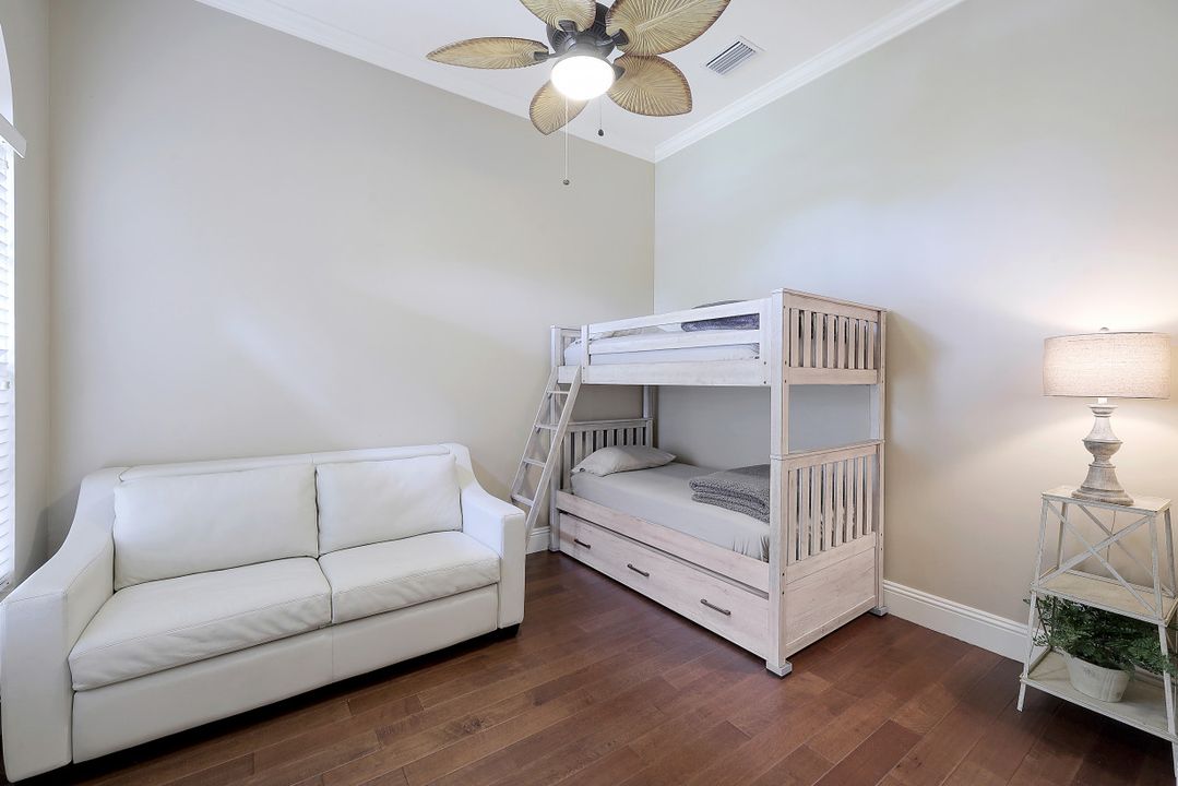 7598 Moorgate Point Way, Naples, FL 34113